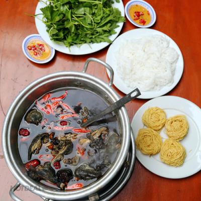 Tẩm bổ gia đình với món lẩu gà ác