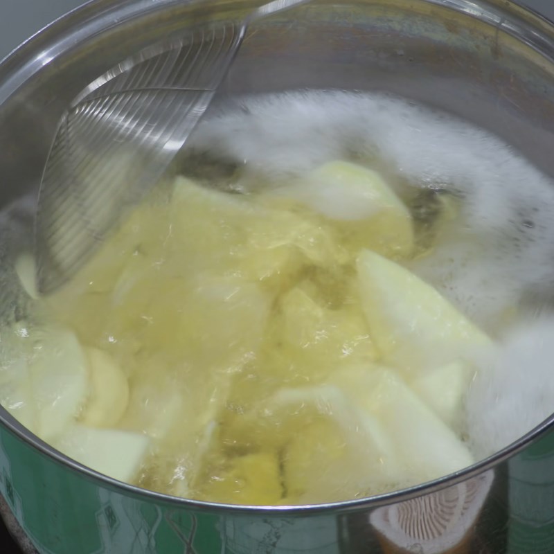 Bước 2 Sơ chế nguyên liệu và luộc măng Lẩu gà nòi (gà chọi) nấu măng tươi